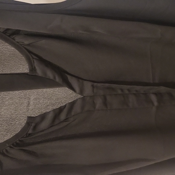 Black tank top V neck - Picture 3 of 4